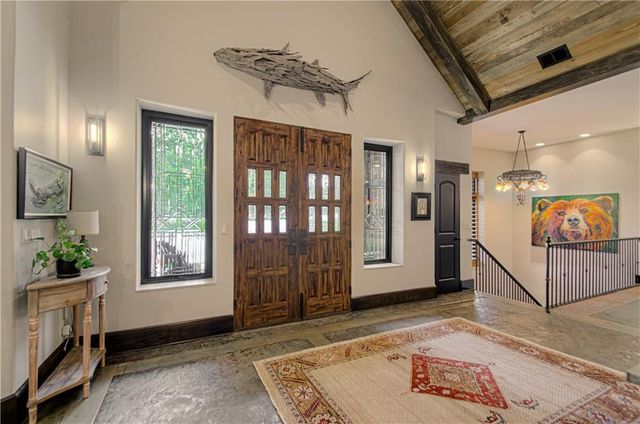 8700 Meadow Lane, Leawood, KS 66206
