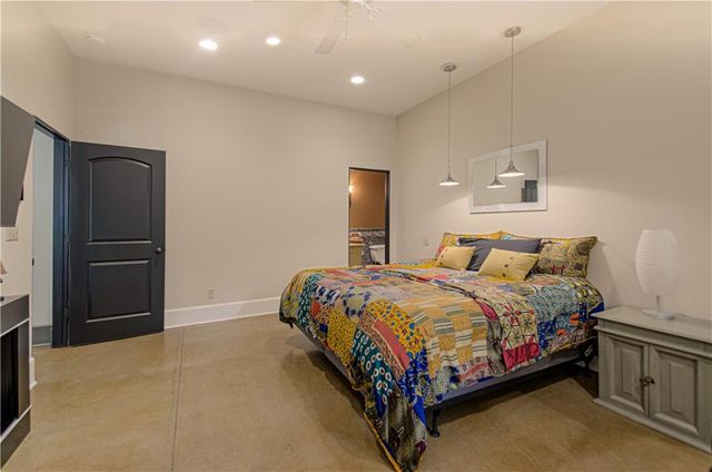 8700 Meadow Lane, Leawood, KS 66206