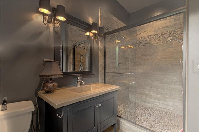 8700 Meadow Lane, Leawood, KS 66206