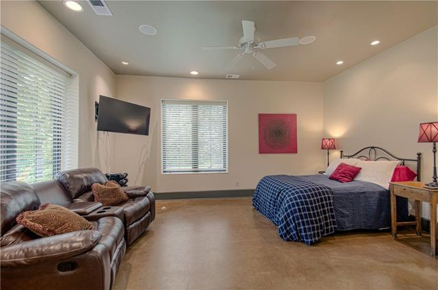 8700 Meadow Lane, Leawood, KS 66206