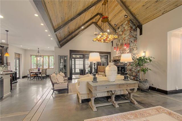 8700 Meadow Lane, Leawood, KS 66206