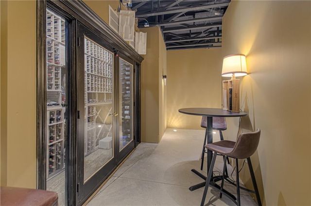 8700 Meadow Lane, Leawood, KS 66206