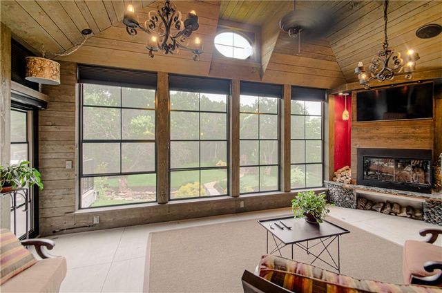 8700 Meadow Lane, Leawood, KS 66206