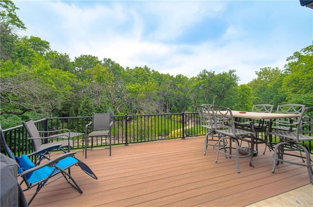 8700 Meadow Lane, Leawood, KS 66206