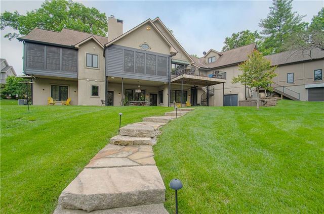 8700 Meadow Lane, Leawood, KS 66206