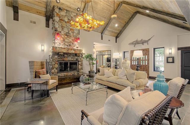 8700 Meadow Lane, Leawood, KS 66206