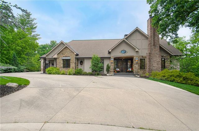 8700 Meadow Lane, Leawood, KS 66206