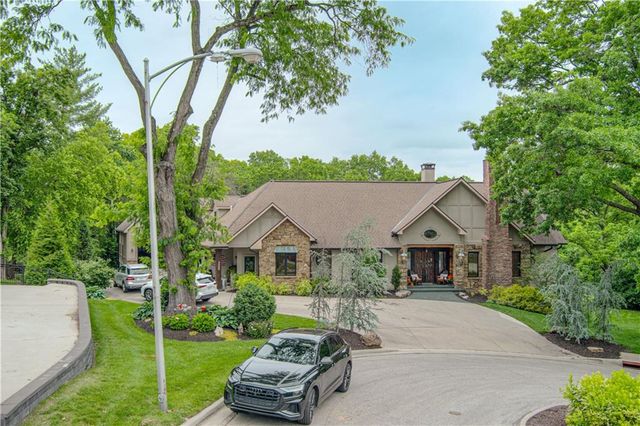 8700 Meadow Lane, Leawood, KS 66206