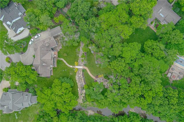 8700 Meadow Lane, Leawood, KS 66206