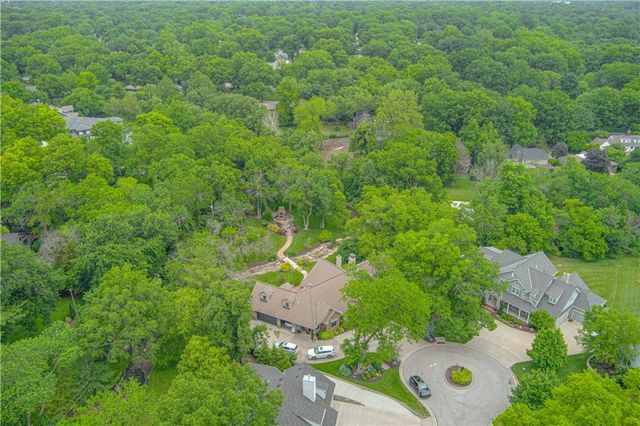 8700 Meadow Lane, Leawood, KS 66206