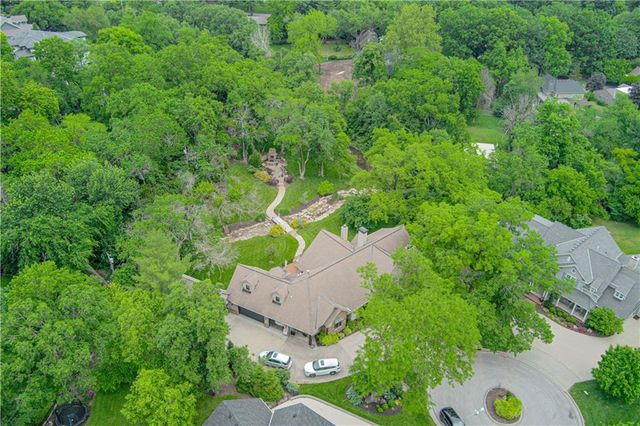 8700 Meadow Lane, Leawood, KS 66206