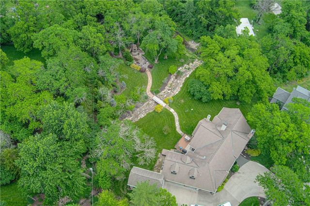 8700 Meadow Lane, Leawood, KS 66206
