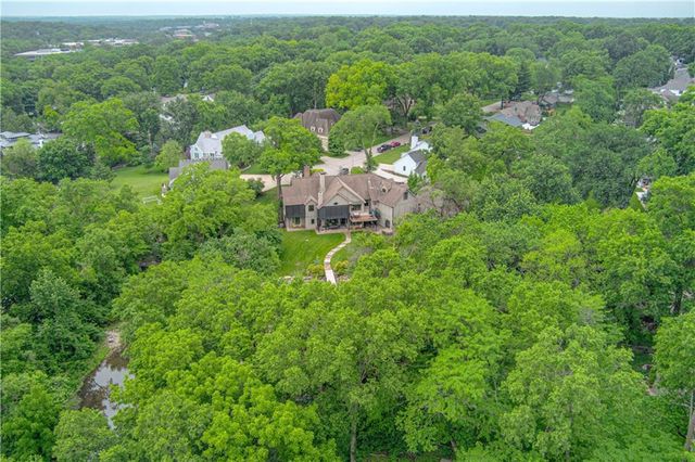 8700 Meadow Lane, Leawood, KS 66206