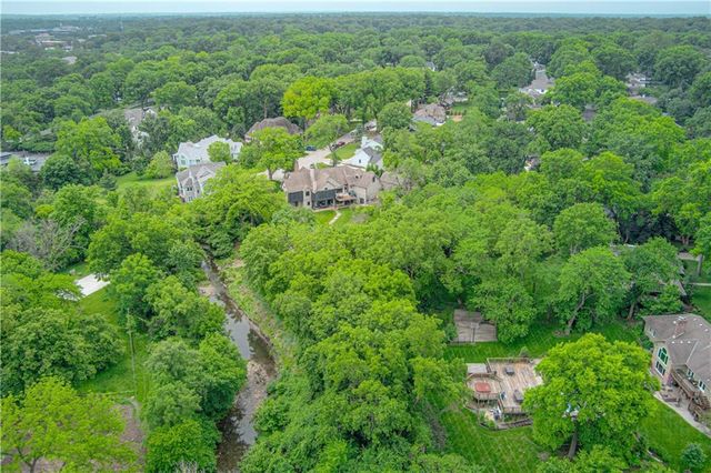 8700 Meadow Lane, Leawood, KS 66206