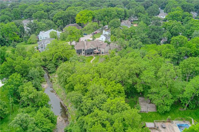 8700 Meadow Lane, Leawood, KS 66206