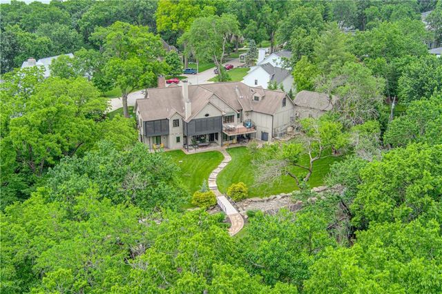 8700 Meadow Lane, Leawood, KS 66206