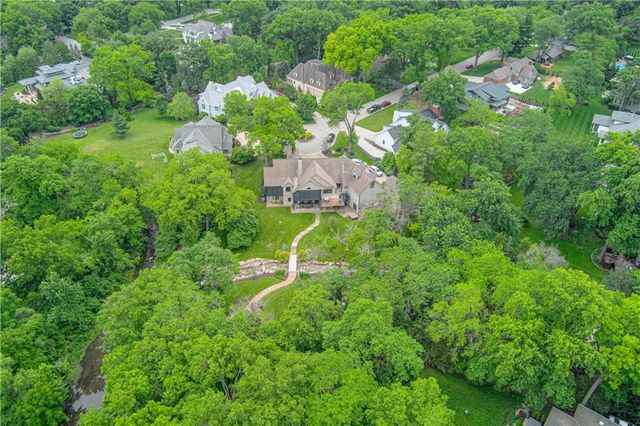 8700 Meadow Lane, Leawood, KS 66206