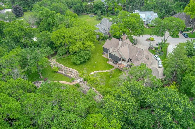 8700 Meadow Lane, Leawood, KS 66206