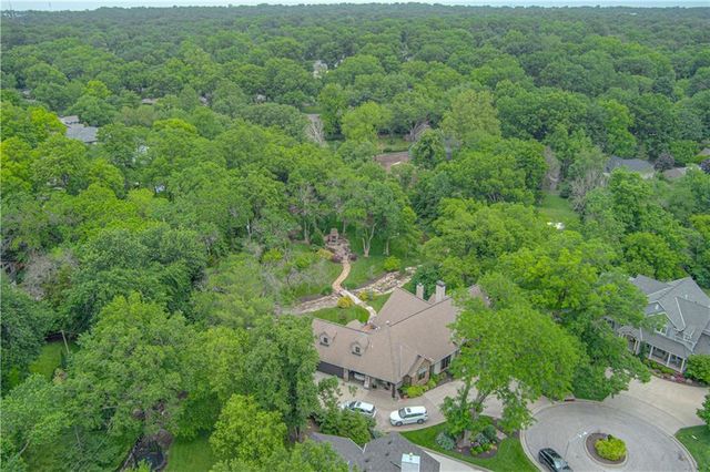 8700 Meadow Lane, Leawood, KS 66206