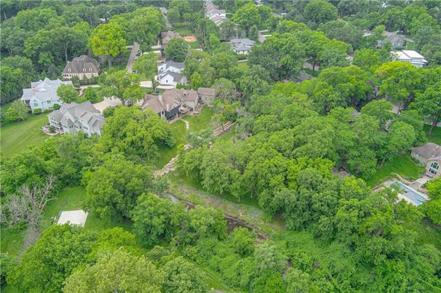 8700 Meadow Lane, Leawood, KS 66206