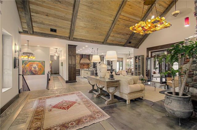 8700 Meadow Lane, Leawood, KS 66206