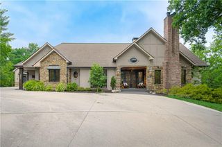 8700 Meadow Lane, Leawood, KS 66206