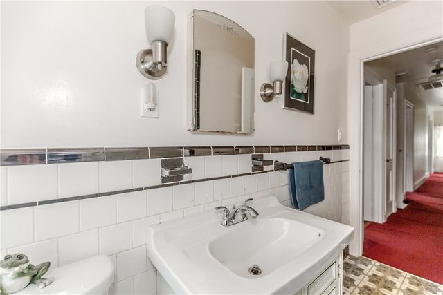 72 Allerton Avenue, East Providence, RI 02914