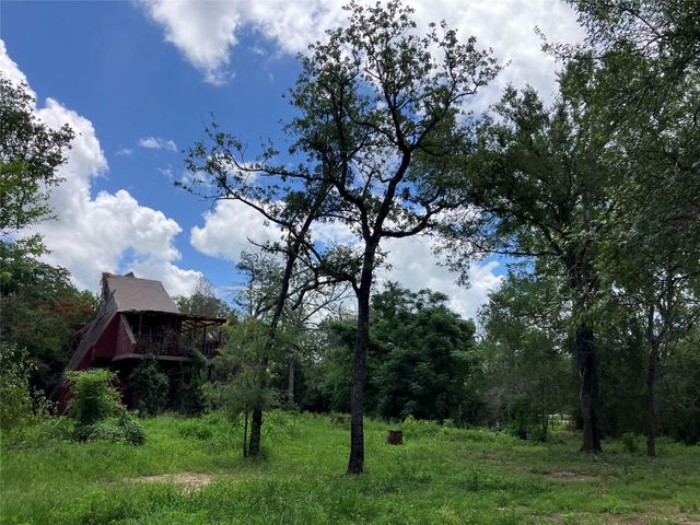 693 Saint Mary's RD, Rosanky, TX 78953