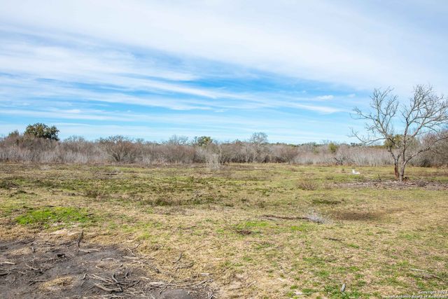 8684 Mineral Cemetery Rd, Beeville, TX 78102