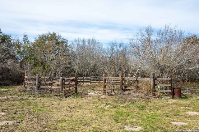 8684 Mineral Cemetery Rd, Beeville, TX 78102