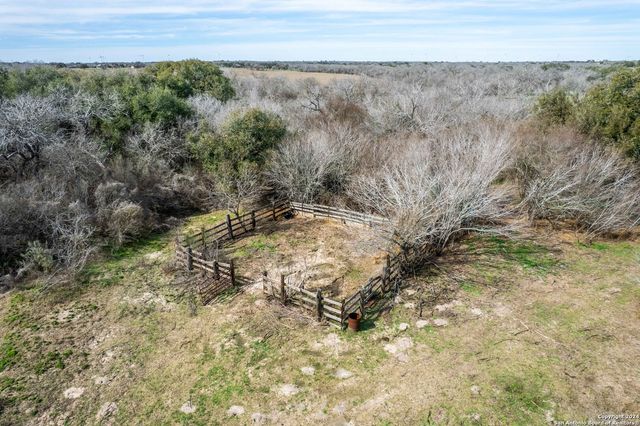 8684 Mineral Cemetery Rd, Beeville, TX 78102