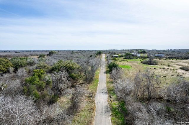 8684 Mineral Cemetery Rd, Beeville, TX 78102