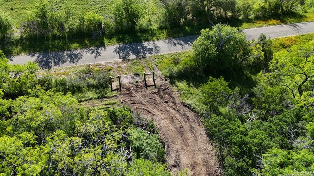 8684 Mineral Cemetery Rd, Beeville, TX 78102