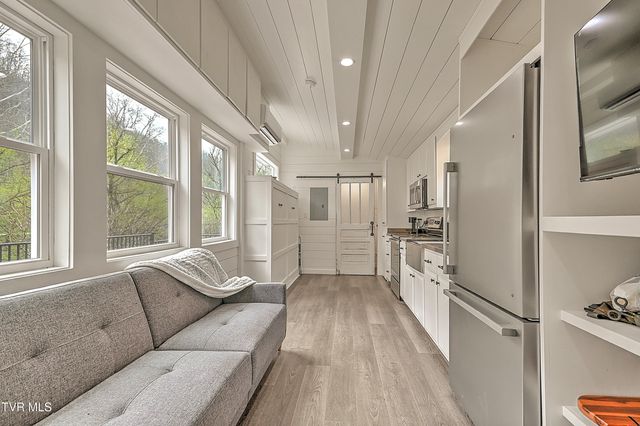 2745 Anglers Way Road, Duffield, VA 24244