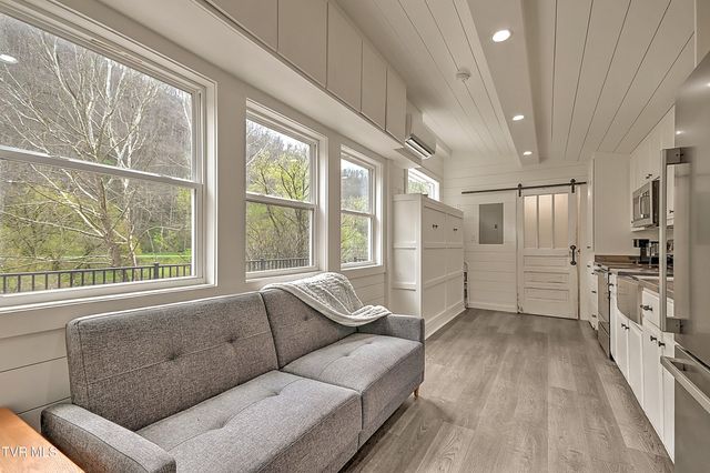 2745 Anglers Way Road, Duffield, VA 24244