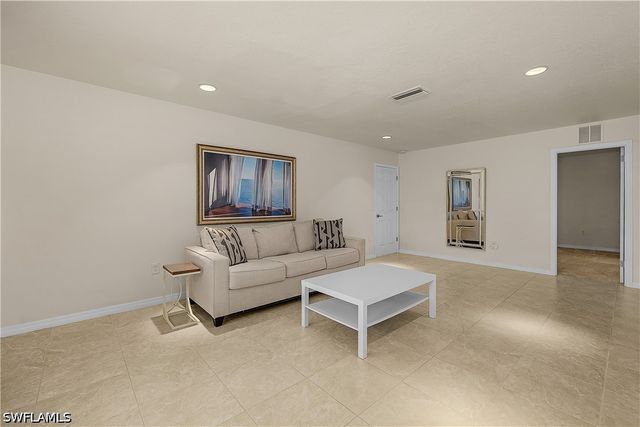 4933 Triton CT W, Cape Coral, FL 33904