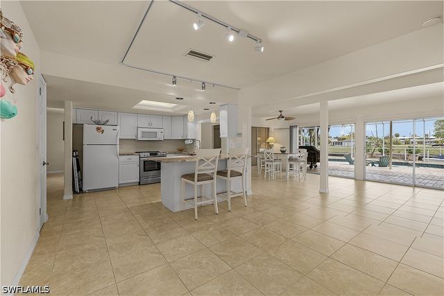 4933 Triton CT W, Cape Coral, FL 33904