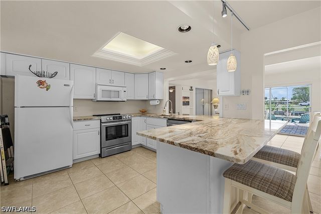 4933 Triton CT W, Cape Coral, FL 33904