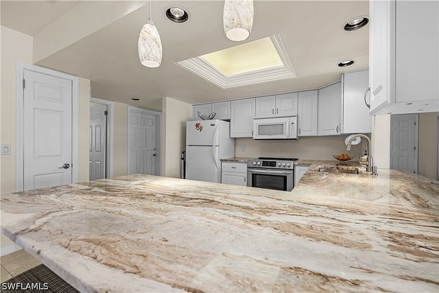 4933 Triton CT W, Cape Coral, FL 33904