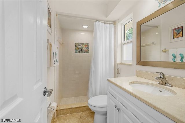 4933 Triton CT W, Cape Coral, FL 33904