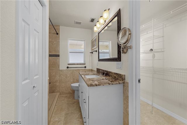 4933 Triton CT W, Cape Coral, FL 33904