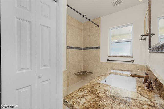 4933 Triton CT W, Cape Coral, FL 33904