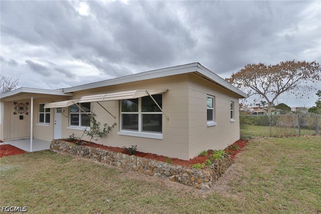 11 California RD B, Lehigh Acres, FL 33936