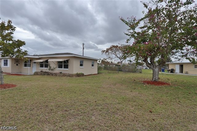 11 California RD B, Lehigh Acres, FL 33936
