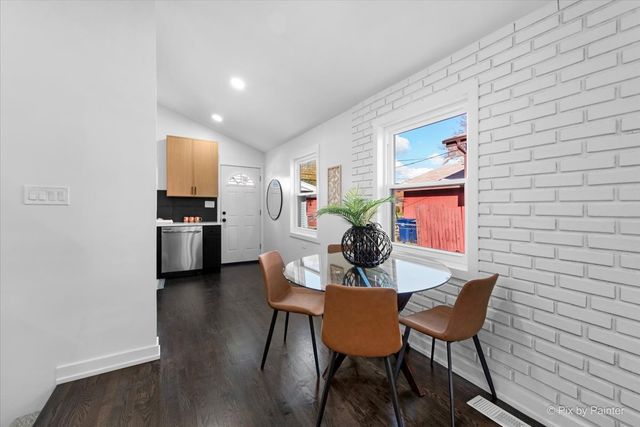 600 N IOWA Avenue, Villa Park, IL 60181