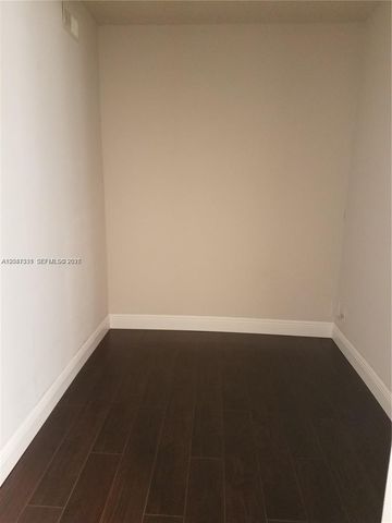 331 Lakeview Drive 203, Weston, FL 33326