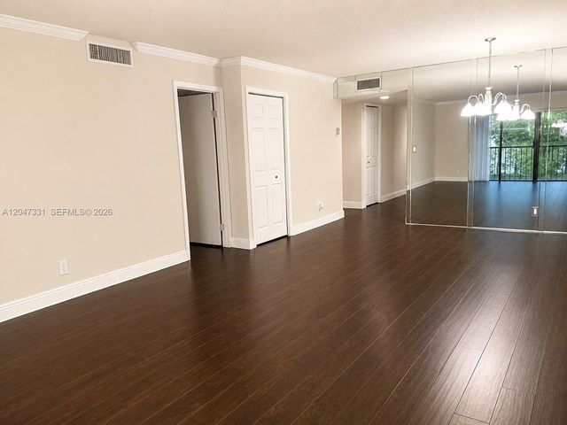 331 Lakeview Drive 203, Weston, FL 33326
