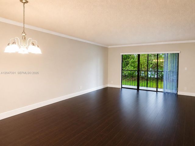 331 Lakeview Drive 203, Weston, FL 33326