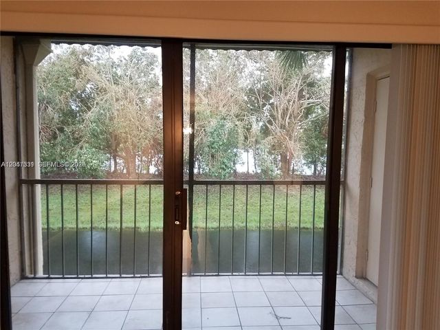 331 Lakeview Drive 203, Weston, FL 33326