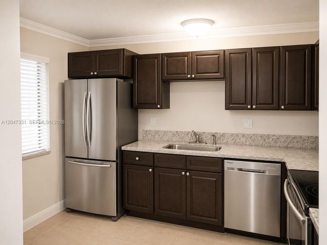 331 Lakeview Drive 203, Weston, FL 33326